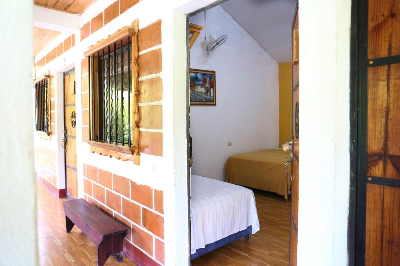 Vinas Hotel Lanquín Esterno foto